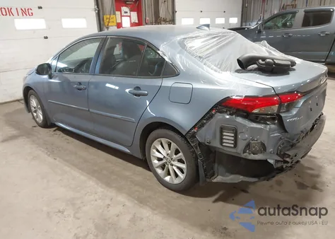 2021 Toyota Corolla Xle z USA, uszkodzony, nr VIN 5YFFPMAE5MP260526